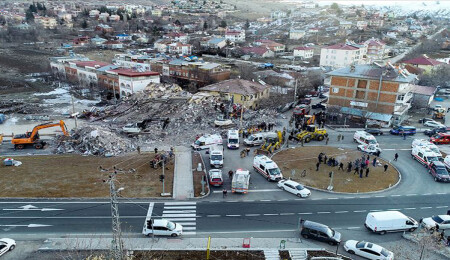 Elazığ'da arama ve kurtarma çalışmaları aralıksız sürüyor