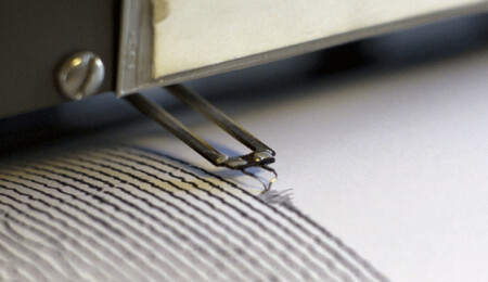 Endonezya'da 7.8 büyüklüğünde deprem