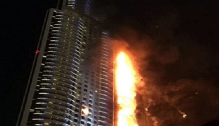 Dubai'de 63 katlı gökdelen yanıyor!