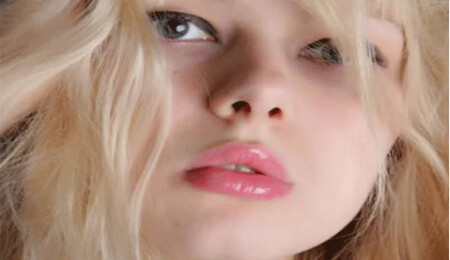 Dudakları dolgun göstermek için küçük tüyolar