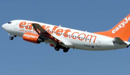 Larnaka yolcuları evde, türbülans sürüyor