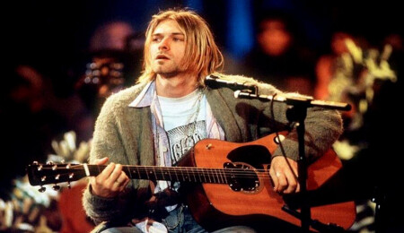 Kurt Cobain’in gitarı müzik tarihinin en pahalı eşyası oldu