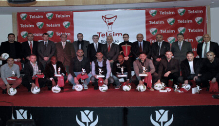 Telsim Süper Lig'de ilk yarının en iyi 11'ine ödülleri verildi
