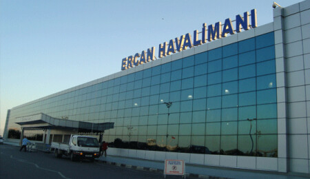 Ercan'da kaos! Yaklaşık 3 bin yolcu etkilendi... Havayolu şirketleri uçak kaldırmıyor