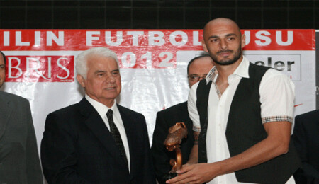 Çetinkaya futbolcusu Serhan Önet yılın futbolcusu seçildi