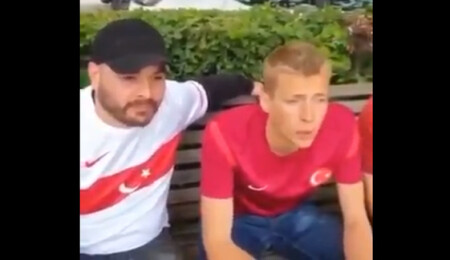 "Fırça krizi" ile Türkiye-İzlanda gerginliğini büyüten Belçikalı, Türkiye forması giyerek özür diledi