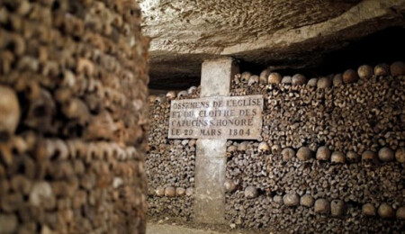 Paris'in yeraltı mezar tünellerinde kaybolan gençler üç günün sonunda kurtarıldı