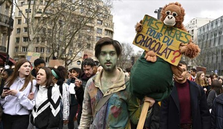 Fransa iklim değişikliğiyle mücadelenin anayasaya eklenmesi için referanduma gidiyor