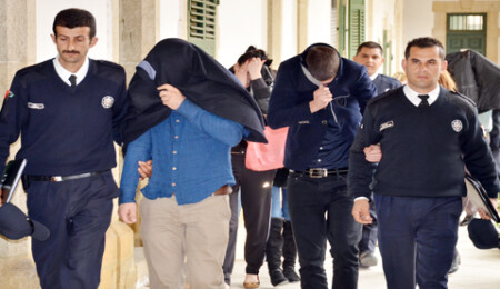 Gece kulübü baskınından fuhuş çıktı!