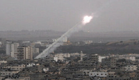 Tel Aviv'e fırlatılan füze havada ''Demir Kubbe'' savunma sistemi tarafından vuruldu