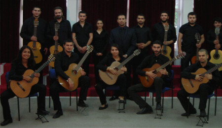 DAÜ Müzik Öğretmenliği Gitar Oda Orkestrası performasıyla büyüledi