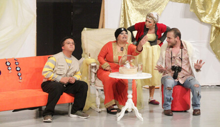 Gazimağusa Belediye Tiyatrosu'nun "Üfür Üfür Tıs Etti" oyunu bol bol güldürdü