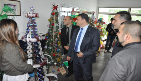 "Geri Dönüşüm Noel Ağaçları Sergisi" sona erdi
