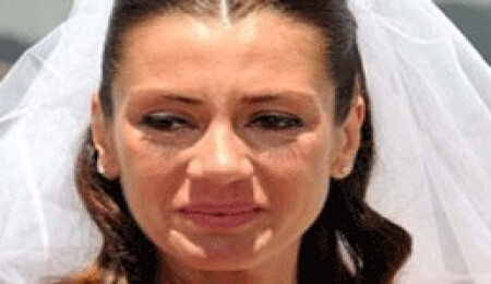 Ali Sunal üç yıldır birlikte olduğu Gökçe Bahadır’la dünya evine girdi