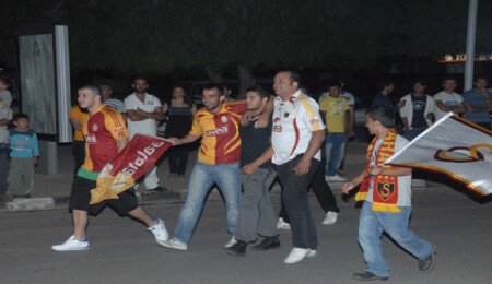 Güzelyurt'ta yer sarı gök kırmızıydı