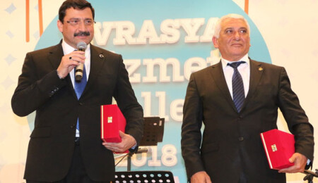 Güzelyurt Belediye Başkanı Özçınara Avrasya Hizmet Ödülü