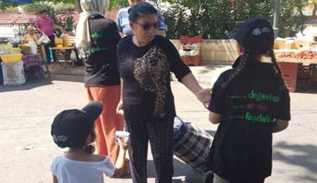 Güzelyurt İyilik Gönüllüleri, Güzelyurt Pazarı'nda 600 bardak su dağıttı