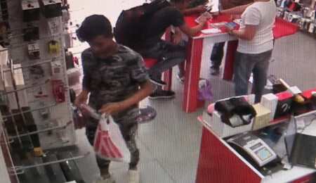 Mağusa'daki hırsızlık an be an güvenlik kamerasında...