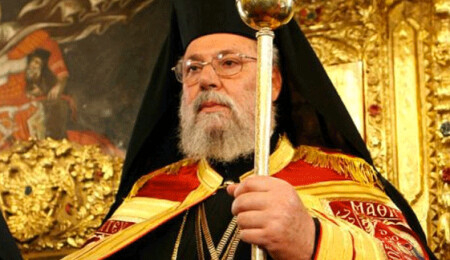 Başpiskopos Yunan savaş gemisi komutanıyla görüştü