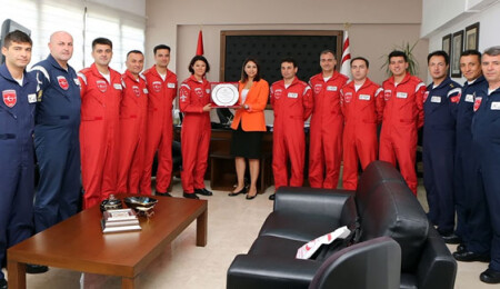 İçişleri Bakanı Baybars, Türk Yıldızları'nı kabul etti