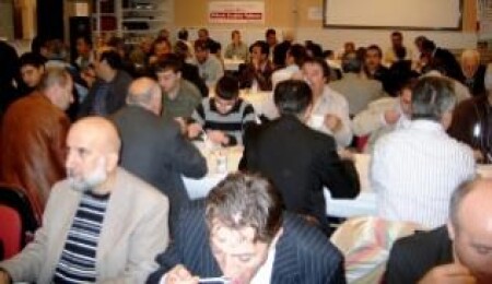 Hollanda'nın en büyük sendikası iftar yemeği verdi