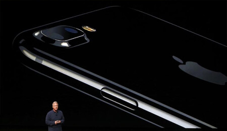 Apple suya, toza dayanıklı, standart kulaklık girişi olmayan yeni iPhone 7'yi tanıttı