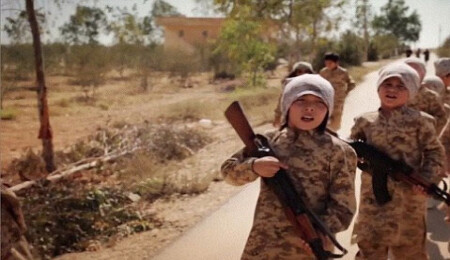 İngiltere'de üç kız çocuğu IŞİD'e katılmak için Türkiye'ye kaçtı