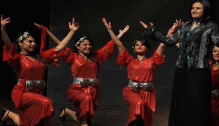 "Afrodit Adası ve Biz" adlı dans gösterisi, İskele AKM'de gerçekleştirdi