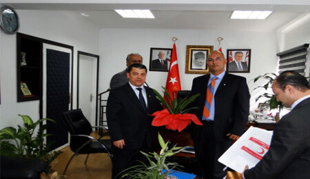 Dürüst, İskele Kültür Derneği ve Kızılay Derneği'ni kabul etti