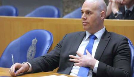 İslam karşıtı kitap yazarken Müslüman oldu