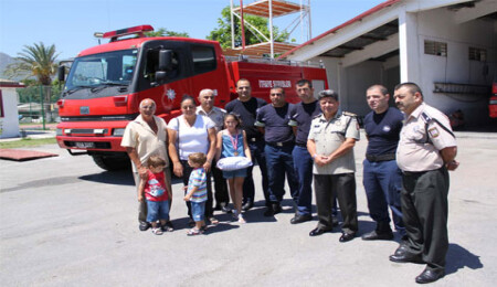 İtfaiye, 12 yaşındaki Özlem Dağaştı'yı madalya ile ödüllendirdi