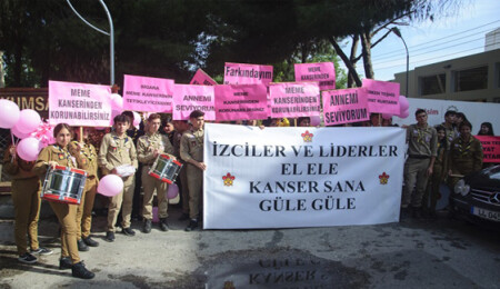 İzcilerden meme kanseri farkındalık yürüyüşü