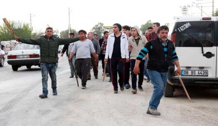 İzmir'de tehlikeli gerginlik! 30 kişi yaralandı, 500 Suriyeli mahalleyi terk etti