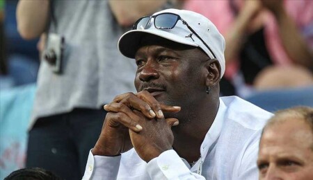 Michael Jordan'ın imzalı ayakkabısı 560 bin dolara satıldı