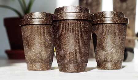 Kahve telvesi yeniden kullanılabilir bardaklara dönüşüyor