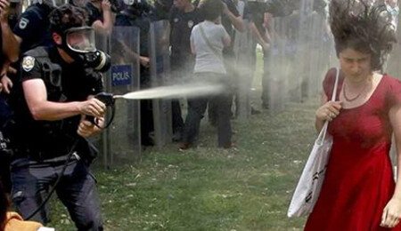 'Kırmızılı Kadın' İngiliz basınına konuştu