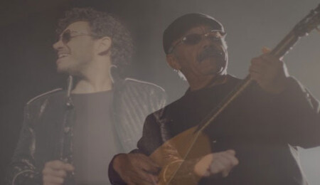 Kıbrıslı müzisyen Turgay Salim, Türkiye'de listebaşı olan müzisyen oğlu Buray'ın klibinde oynadı