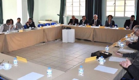 Kıbrıslı Türk ve Rum partiler 5'li konferanstan müzakerelerin yeniden başlatılması sonucunun çıkmasını istiyor