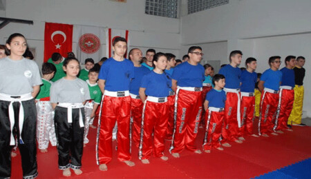Kickboks'ta "44. Renkli Kuşak Sınavı" yapıldı... 98 sporcu terfi etti