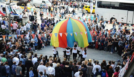 KKTC'li çocuklar İzmir'de 23 Nisan coşkusunu yaşıyor