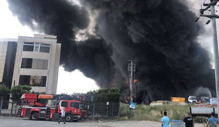 Kocaeli'de depo ve fabrika yangını: 4 ölü, 5 yaralı