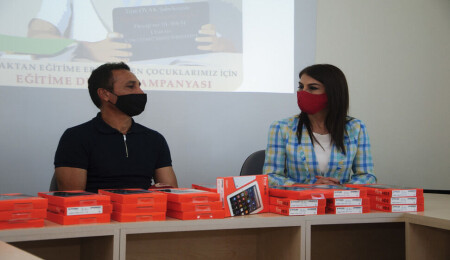 Tabipler Birliği'nden uzaktan eğitim için öğrencilere 25 tablet