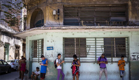 Küba halkı sınırsız internet ve 3G ile tanışacak