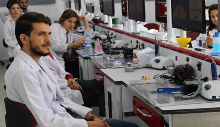 LAÜde Tam Porselen Laminat ve İnley Kursu düzenlendi