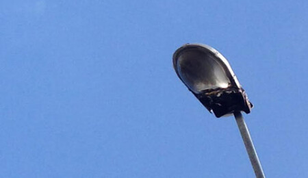 "Lefoşa, Haydar Aliyev Caddesi'ndeki sokak lambaları tehlike saçıyor"