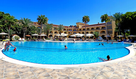 Le Chateau Lambousa Hotel; "Eylül misafirperverliğine hazırız"