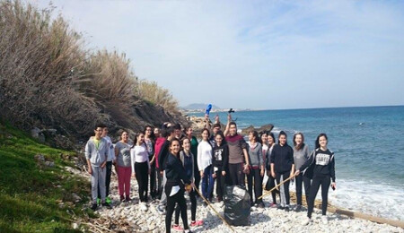 Gençlik Merkezi Lapta Gençlik Kampında Kıyılarımızı ve çevremizi temiz tutalım etkinliği düzenledi