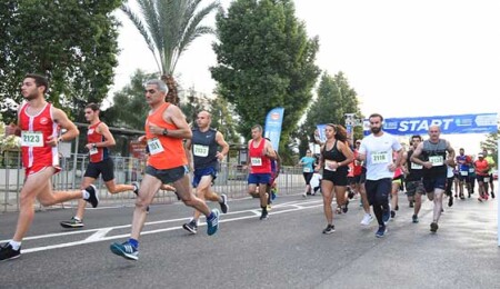 "Lefkoşa Turkcell'le Koşuyor Maratonu'na start verildi