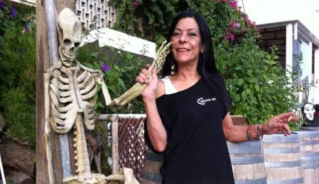 Lefkoşa'nın en güzel 'cadı'sı Naime Timur artık yok...