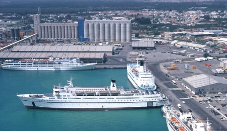 Dimitriadis, Limasol Limanı'ndaki sorunu çözmek için ilgili şirketlerle görüştü